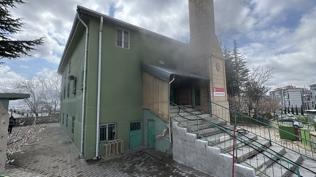 Korkutan yangının nedeni belli oldu: Isıtma sistemi caminin halılarını küle çevirdi