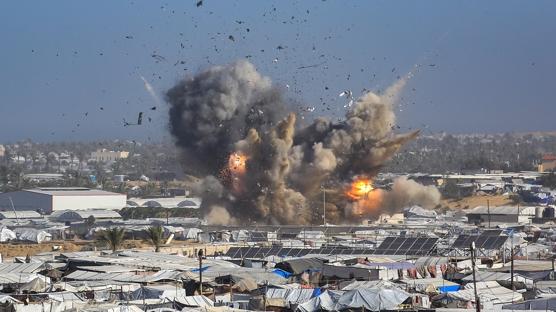 Soykırımcı İsrail'den Gazze'ye yeni bombardıman