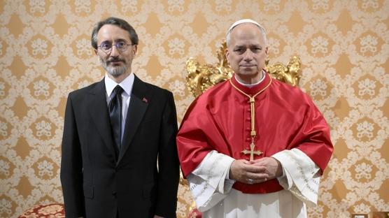 T�rkiye'nin Vatikan B�y�kel�isi Altun, g�ven mektubunu Vatikan Devlet Ba�kan� Papa'ya sundu