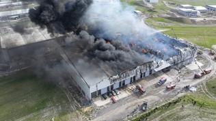 Yenimahalle'de mobilya fabrikasında yangın: Takviye ekipler sevk edildi