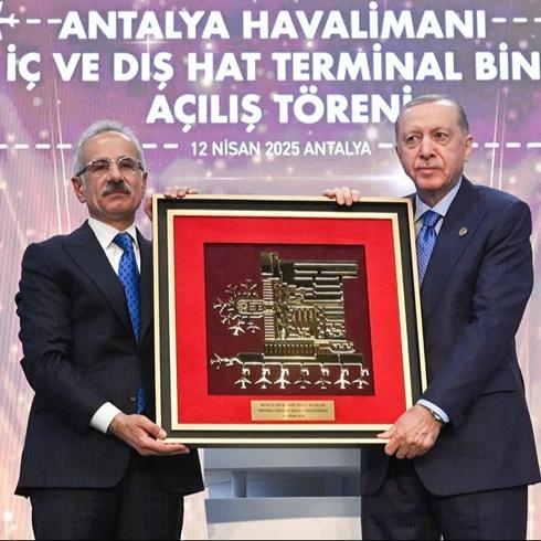Bakan Uralo�lu duyurdu: Antalya Havaliman� kapasitesini ikiye katlad�
