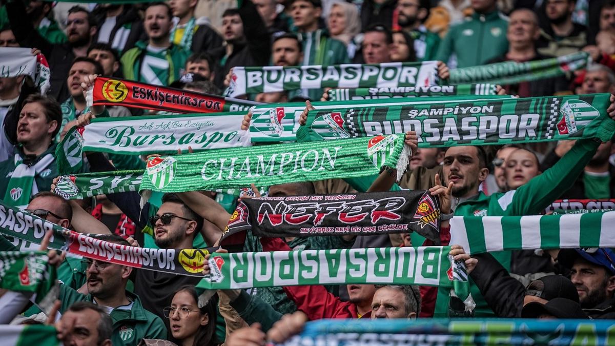 Bursaspor taraftar� Eski�ehir'de tak�mlar�n� yaln�z b�rakmad�