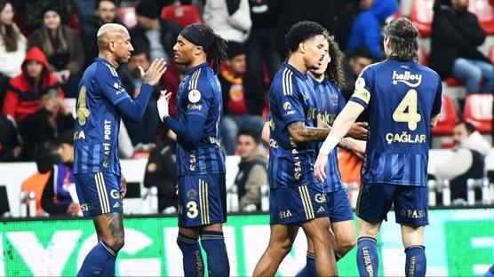 Fenerbah�e, Kayseri'de hata yapmad�