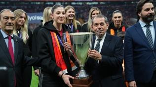 Galatasaray Daikin kupayla RAMS Park'ta taraftarı selamladı!