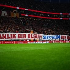 Galatasaray tribünlerinde İsrail'e tepki!