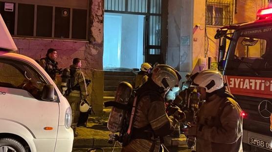 Kağıthane'de tekstil atölyesi alev alev yandı