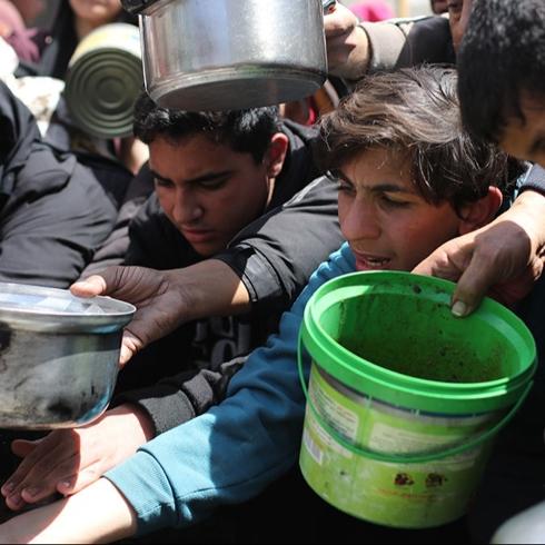 Katliam �ebekesinden 'a�l�k' silah�: Temel g�da eri�imlerini engellediler