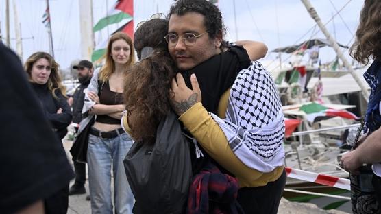 K�resel Sumud Filosu g�c�n� art�rarak Barselona'dan Gazze'ye do�ru yola ��kt�