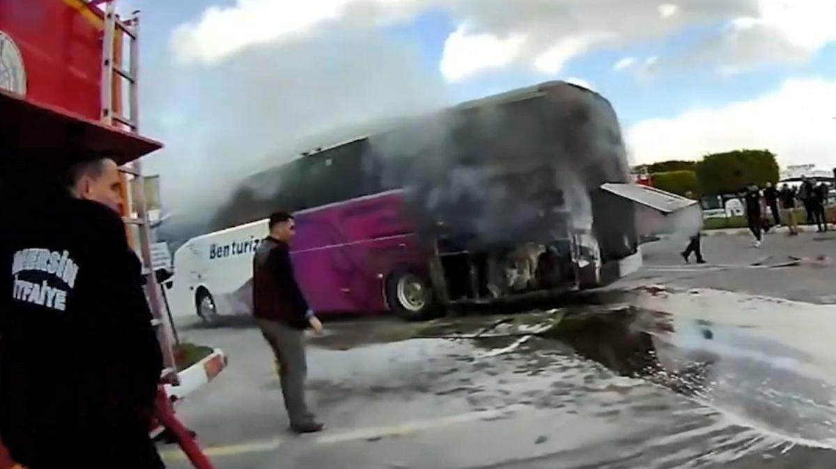 Mersin'de korkutan yangın... Yolcu otobüsü alev aldı