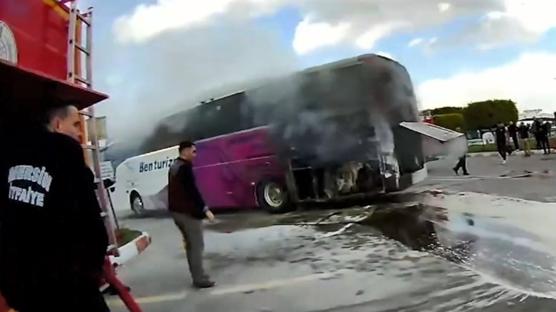 Mersin'de korkutan yang�n... Yolcu otob�s� alev ald�