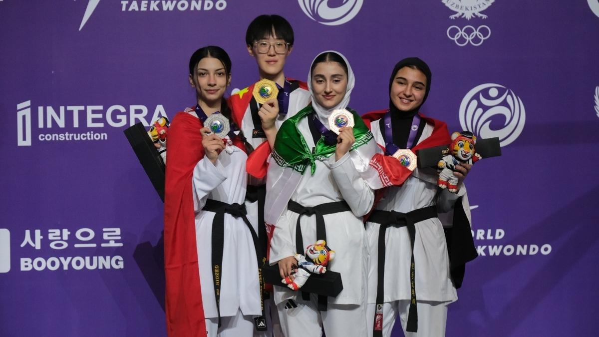 Milli taekwondocu Cansu �eyho�lu'ndan d�nya ikincili�i!