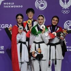 Milli taekwondocu Cansu �eyho�lu'ndan d�nya ikincili�i!