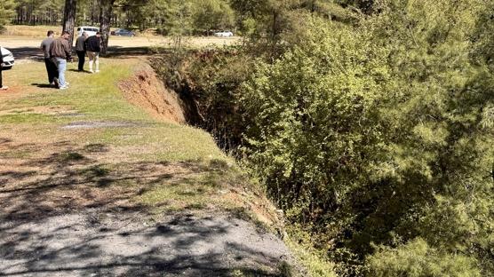 Mu�la'da ac� olay! 10 metrelik u�urumdan d��en gen� can verdi