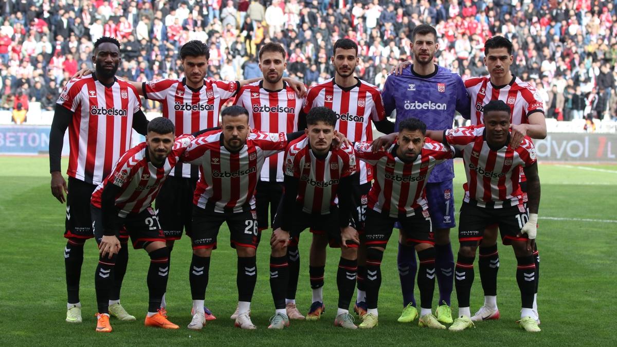Sivasspor yar�n sahas�nda �stanbulspor'u a��rlayacak