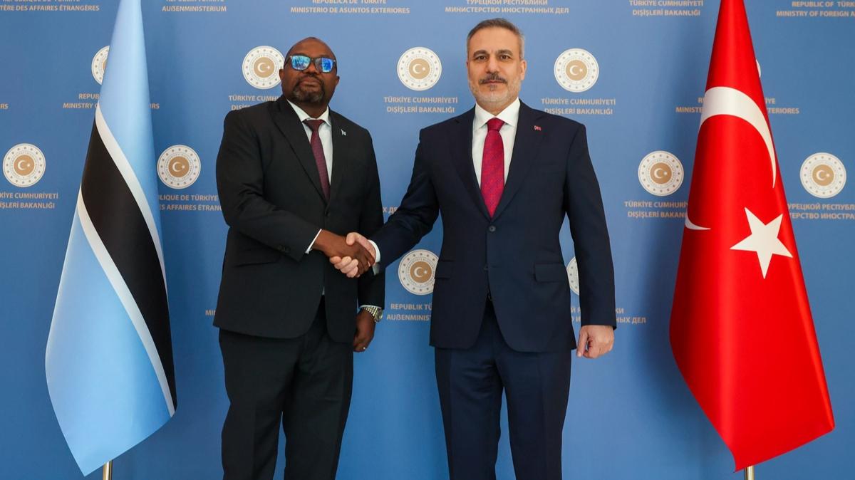 Ankara'da kritik g�r��me: Bakan Fidan, Phenyo Butale ile bir araya geldi