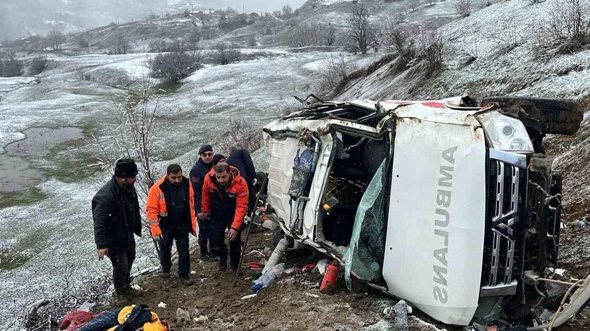 Artvin'de ambulans kazas�! �l� ve yaral�lar var