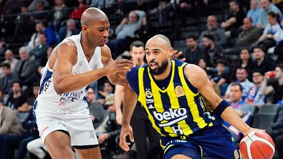 Derbide kazanan Fenerbah�e Beko! Anadolu Efes'e 16 say� fark