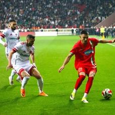 Diyarbak�r'da kazanan ��kmad�: Amedspor son dakikada 1 puan� ald�