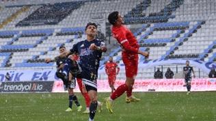 Erzurumspor zirveyi b�rakmad�