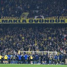 Fenerbah�e'den taraftara �a�r�: Omuz omuza olma zaman�