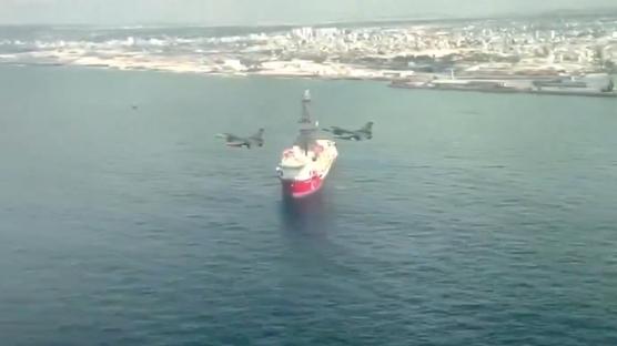 T�rk F-16'lar�ndan Afrika'da g�vde g�sterisi