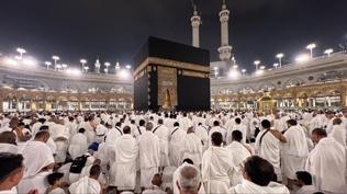 Mekke'de hac �ncesi s�k� denetim: �zni olmayan giremeyecek, umreciler i�in son tarih 18 Nisan