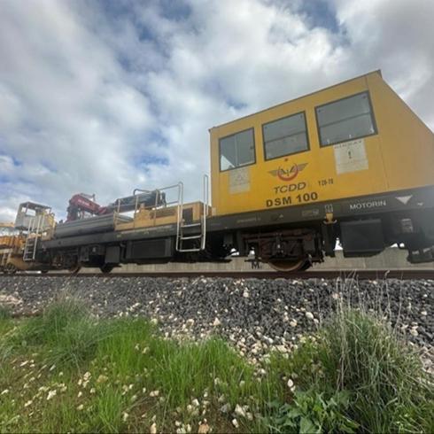 T�rkiye 350 km'lik tren hatt�n� devreye soktu