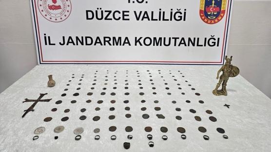 Tarihi eserleri satmak isterken jandarmaya yakalandılar... Düzce'de film gibi operasyon