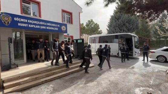 5 ilde eş zamanlı göçmen kaçakçılığı operasyonu: Zanlılar tutuklandı