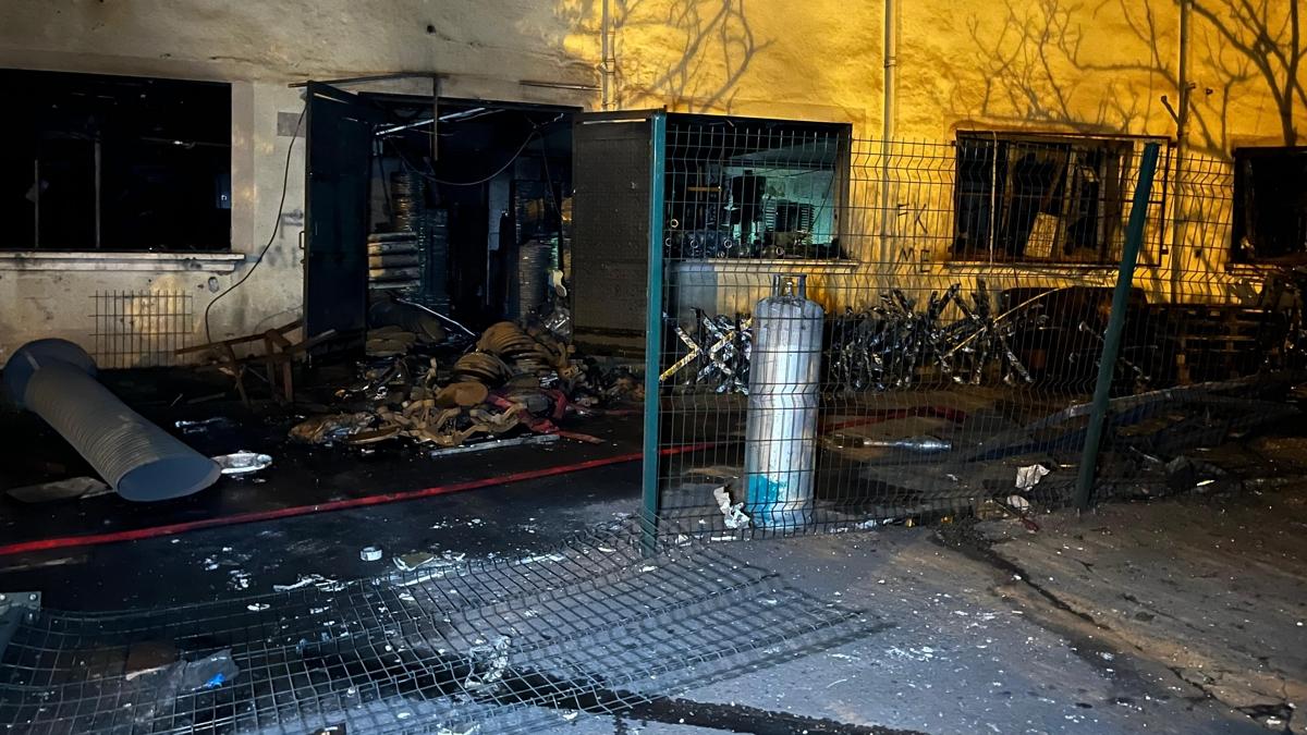 Arnavutk�y'de korkutan patlama: 3 i��i yaraland�