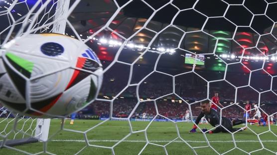 Avrupa'da en �ok Premier Lig'de kaleler �a�t�!