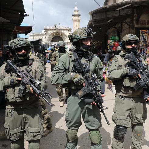 Bat� �eria'da i�galci �srail zulm�: Filistinli i��iler g�zalt�nda