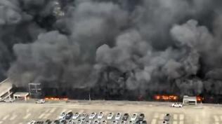 BYD fabrikasında dev yangın: Araçlar alevlere teslim oldu