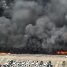 BYD fabrikas�nda dev yang�n: Ara�lar alevlere teslim oldu