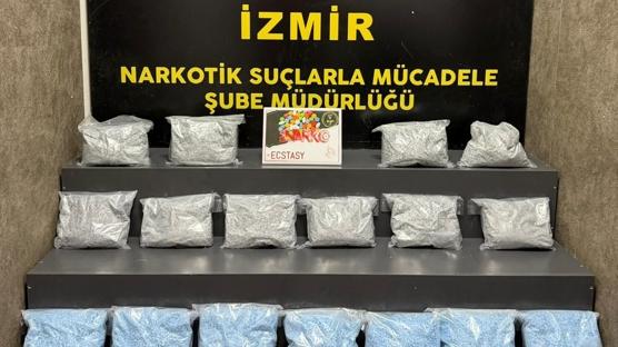�zmir'de zehir tacirlerine darbe: Binlerce hap ele ge�irildi