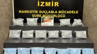 �zmir'de zehir tacirlerine darbe: Binlerce hap ele ge�irildi