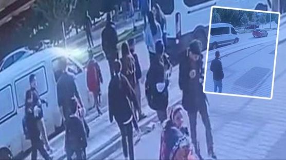 Kaldırımdaki 2 öğrenciyi ezdi geçti! Cani sürücünün kaçışı kamerada