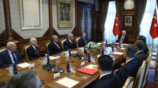 Külliye'de demokrasi zirvesi: Cumhurbaşkanı Erdoğan Türk Demokrasi Vakfı heyetini kabul etti