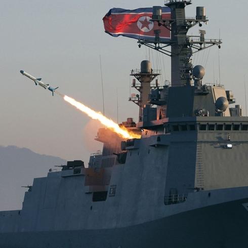 Kuzey Kore'den d�nyaya g�zda��: 5 f�ze birden f�rlat�ld�