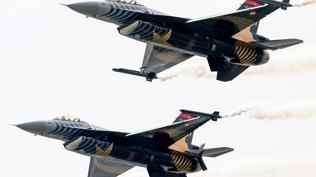 SOLOTÜRK'ten 15. yıl uçuşu: Gökyüzünde nefes kesti