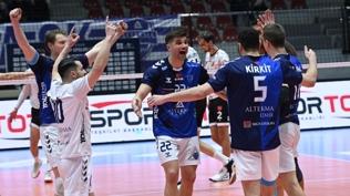 Altekma'n�n konu�u �stanbul Gen�lik