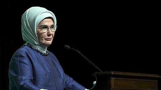 Emine Erdo�an: Bug�n, millet�e birlik ve beraberlik i�inde olmam�z gereken bir g�nd�r