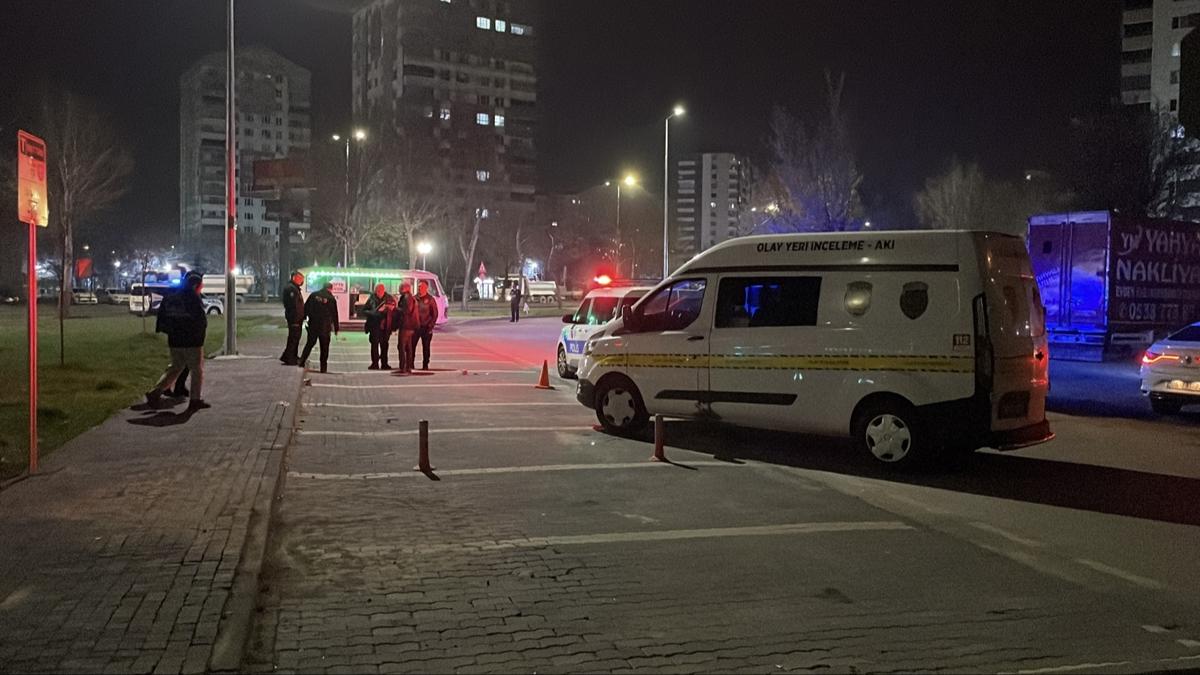 'Laf atma' meselesi y�z�nden kavga: Yaral�lar var