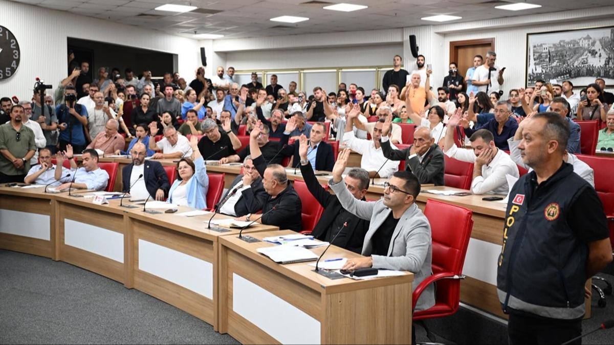 Yarg�ya ta��nd�! CHP'li belediyelerden hizmette 'sinek' bahanesi