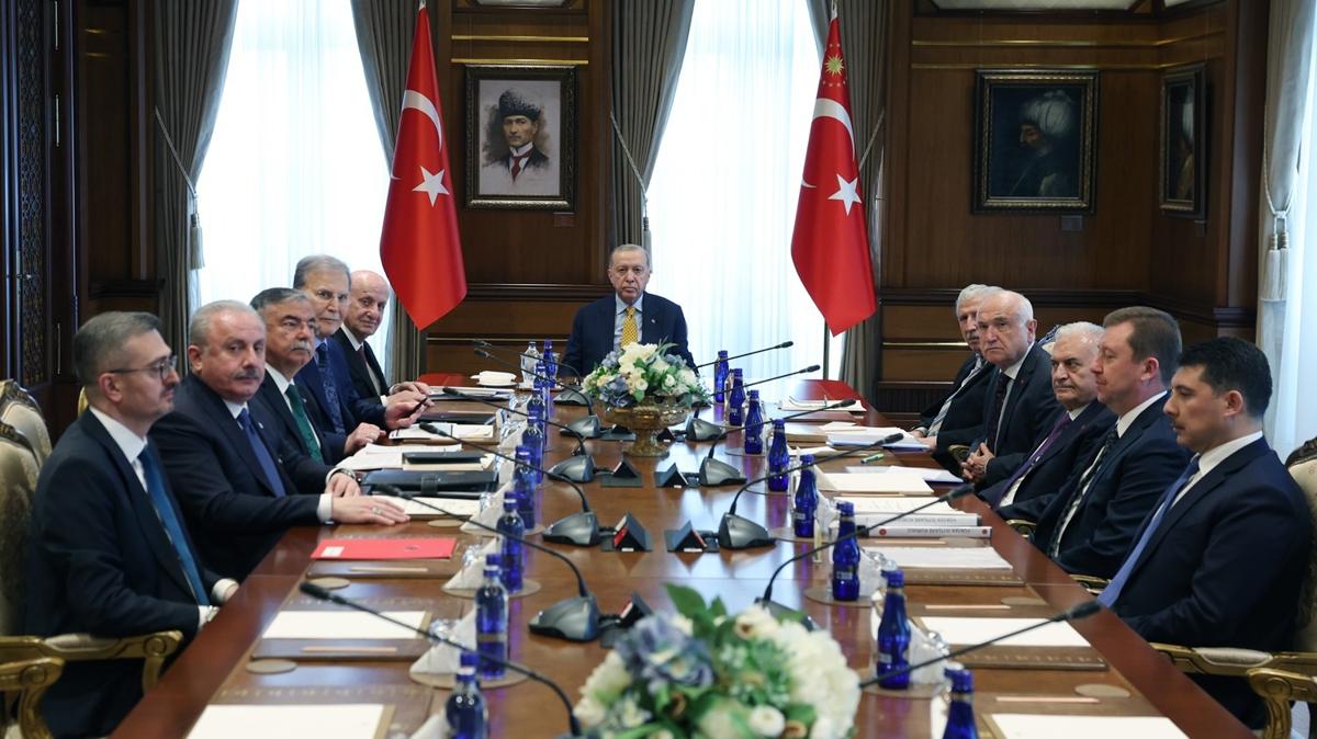 Y�K'te g�ndem okullarda sald�r�lar