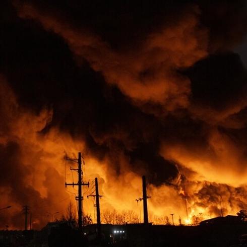 Avustralya'da yak�t krizi: Petrol rafinerisi alevlere teslim oldu