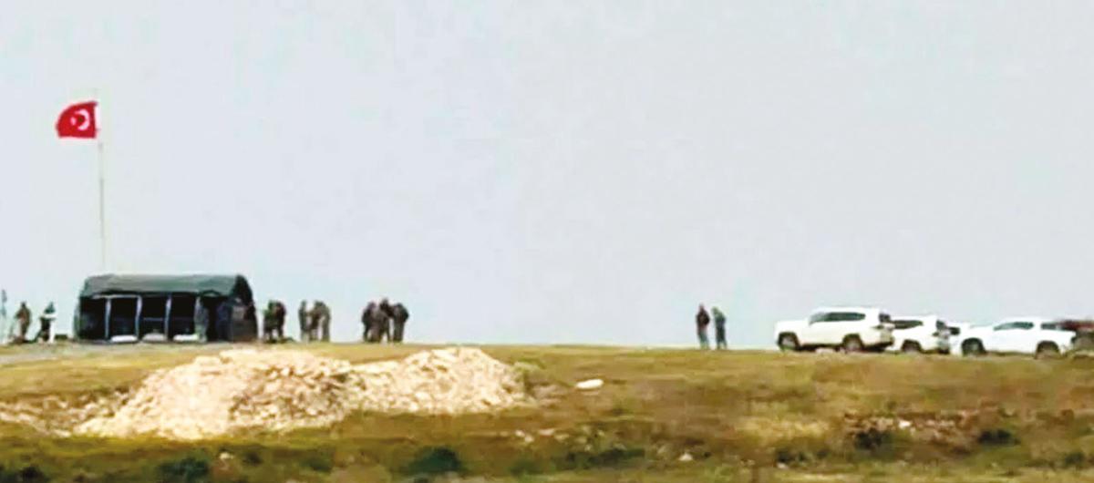 BM g�c�ne bayrakl� rest! T�rk askeri izin vermedi