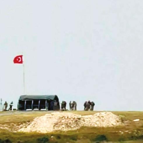 BM g�c�ne bayrakl� rest! T�rk askeri izin vermedi