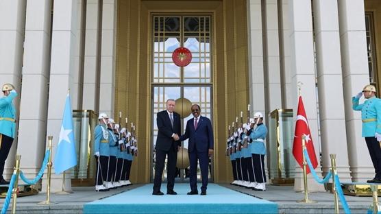 Cumhurba�kan� Erdo�an, Somalili mevkida�� Mahmud ile bir araya geldi