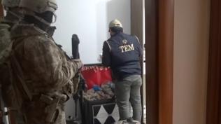 �ki ilde ter�r �rg�t� DEA� operasyonu: E� zamanl� bask�nda yakaland�lar